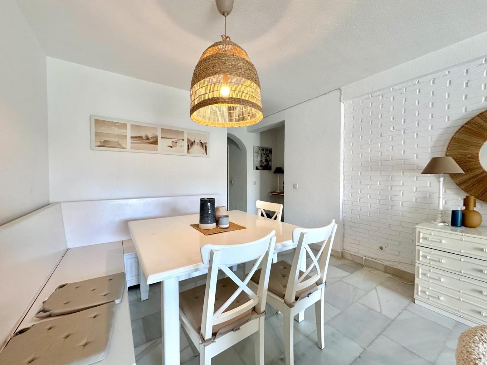 Apartment Modern 2 Bedroom In *