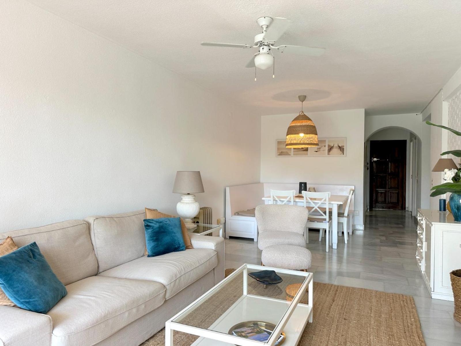 Modern 2 Bedroom In Apartment *