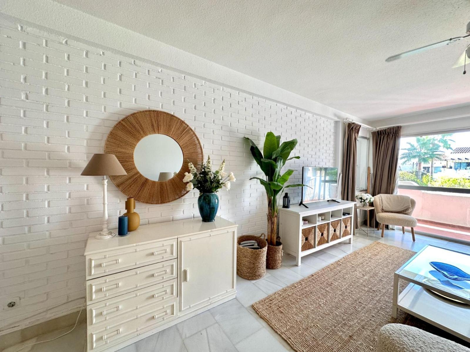 Modern 2 Bedroom In Apartment