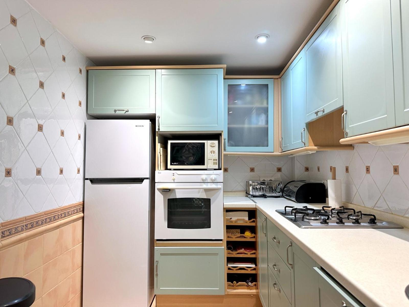 Modern 2 Bedroom In Apartment *