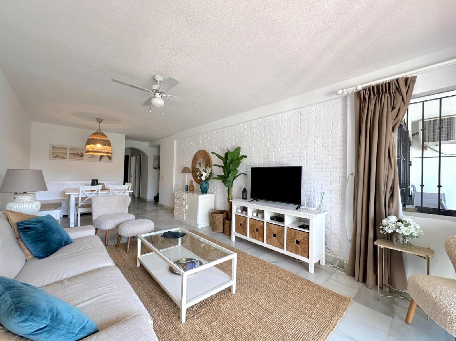 Apartment Modern 2 Bedroom In *